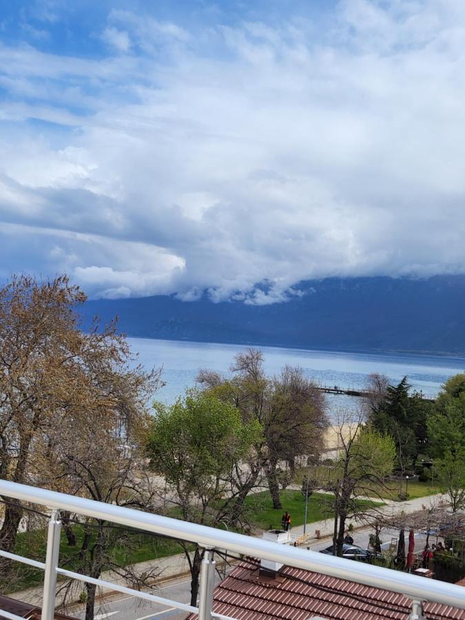 Guesthouse Bimbli Pogradec Esterno foto