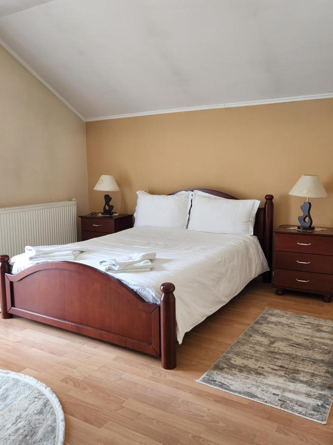 Guesthouse Bimbli Pogradec Esterno foto