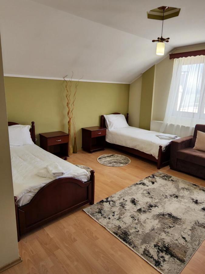 Guesthouse Bimbli Pogradec Esterno foto