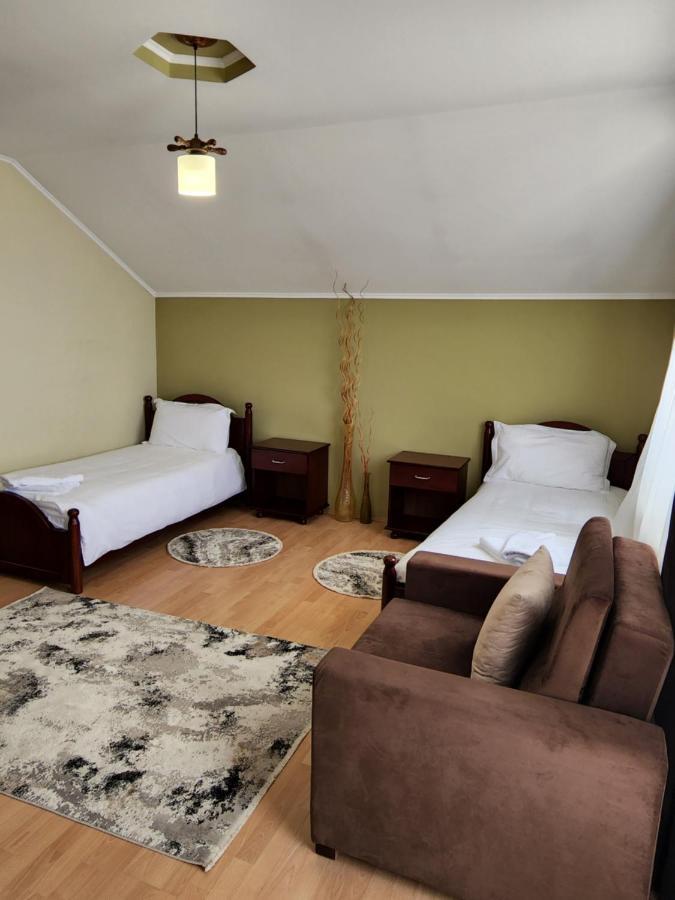Guesthouse Bimbli Pogradec Esterno foto