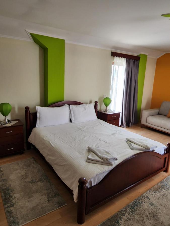 Guesthouse Bimbli Pogradec Esterno foto
