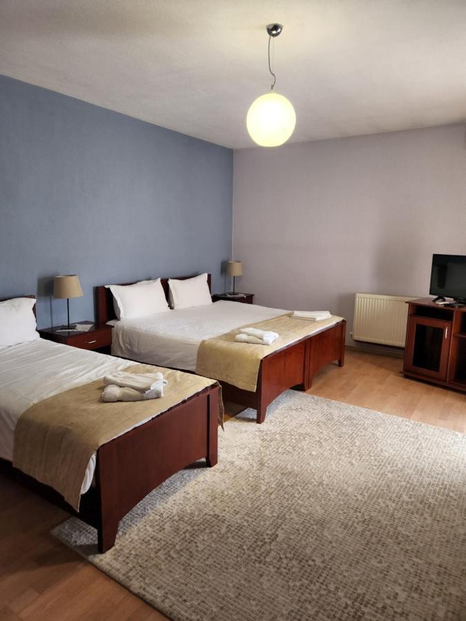 Guesthouse Bimbli Pogradec Esterno foto