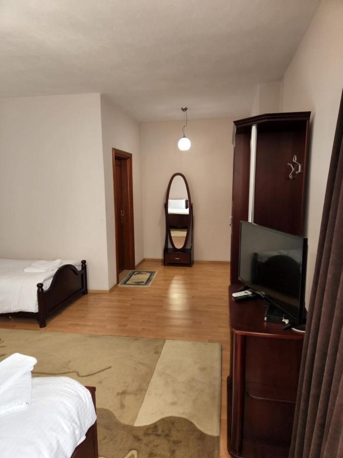Guesthouse Bimbli Pogradec Esterno foto