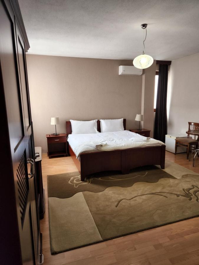 Guesthouse Bimbli Pogradec Esterno foto