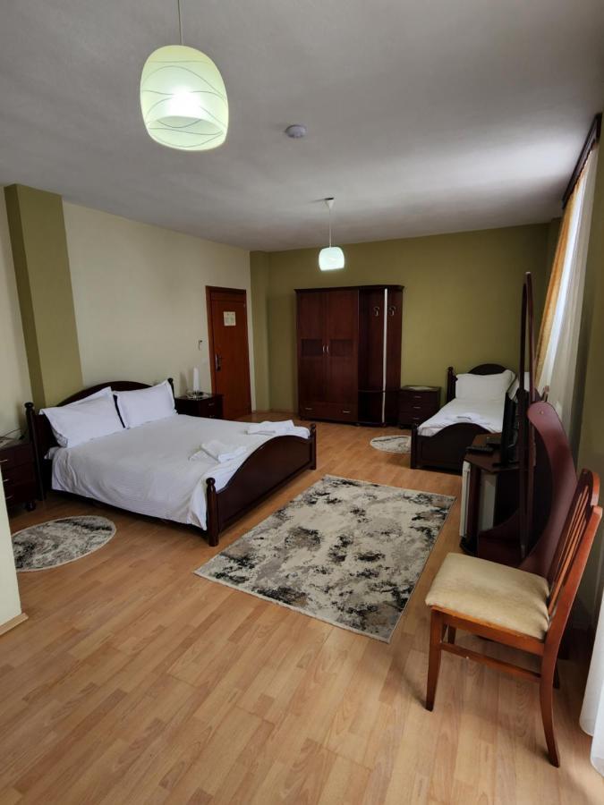 Guesthouse Bimbli Pogradec Esterno foto