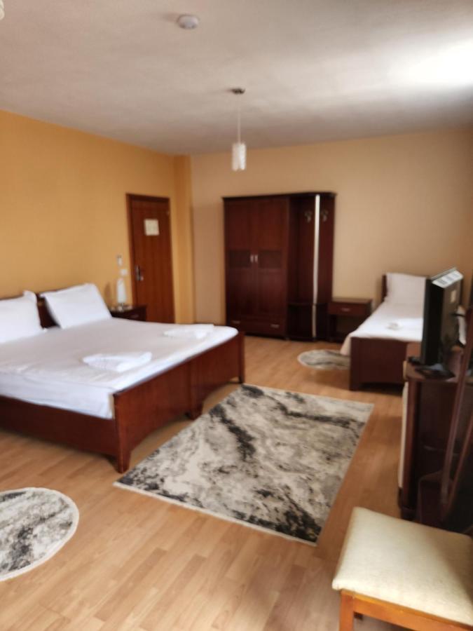 Guesthouse Bimbli Pogradec Esterno foto