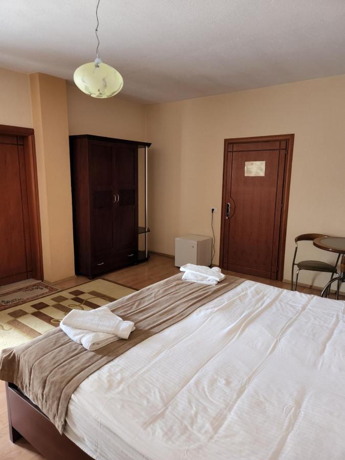 Guesthouse Bimbli Pogradec Esterno foto