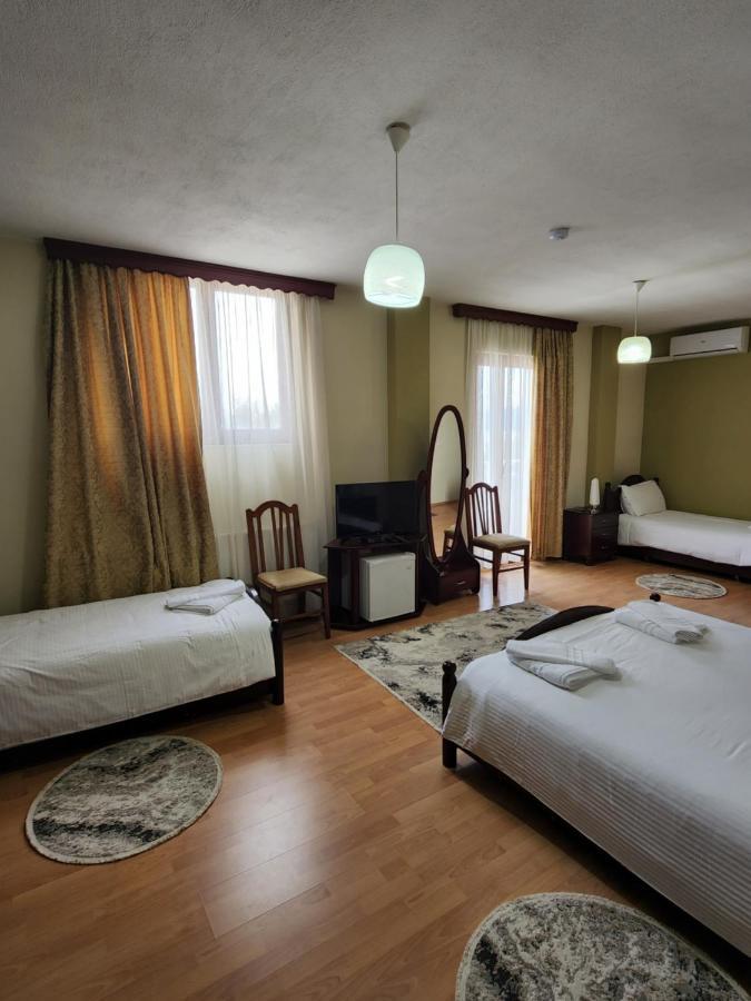 Guesthouse Bimbli Pogradec Esterno foto