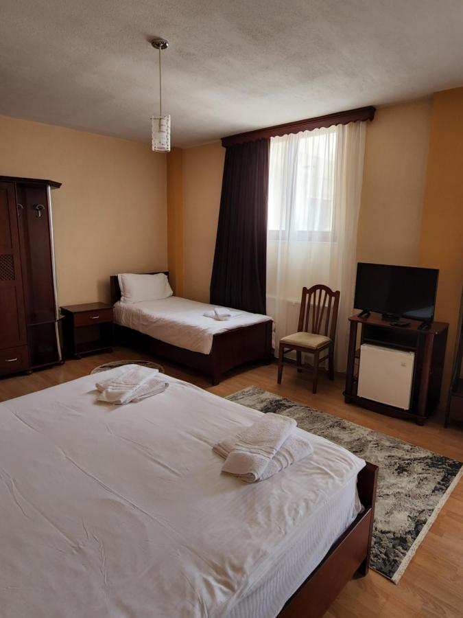 Guesthouse Bimbli Pogradec Esterno foto