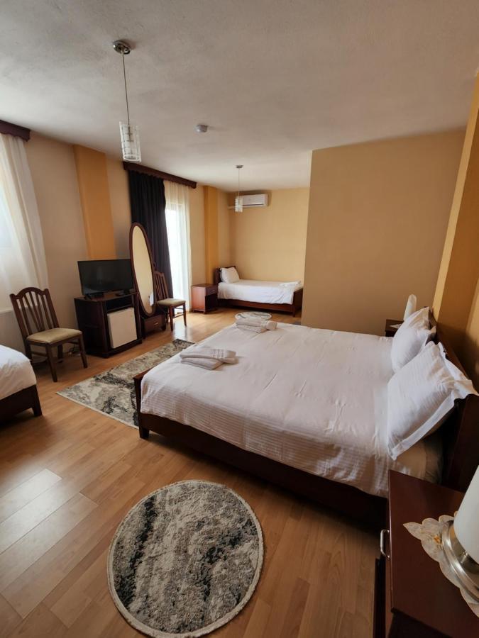 Guesthouse Bimbli Pogradec Esterno foto