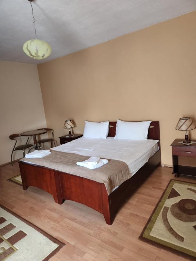Guesthouse Bimbli Pogradec Esterno foto