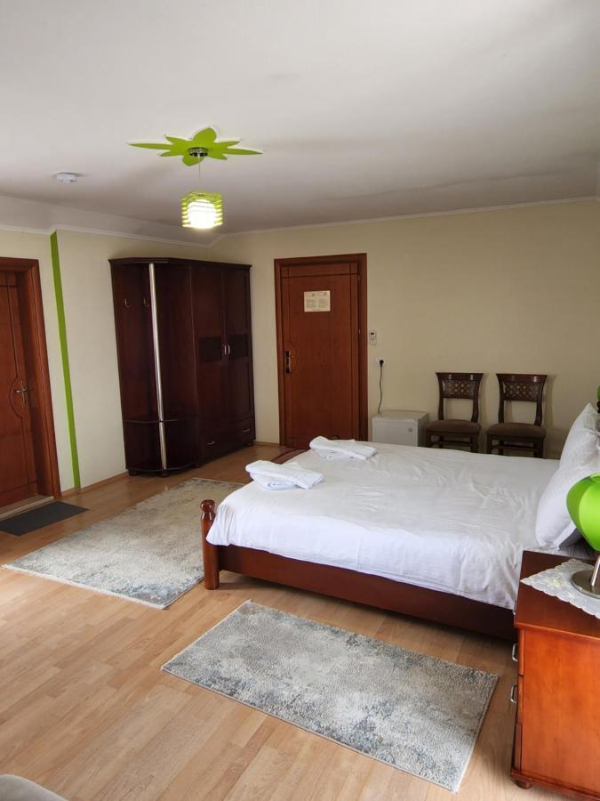 Guesthouse Bimbli Pogradec Esterno foto