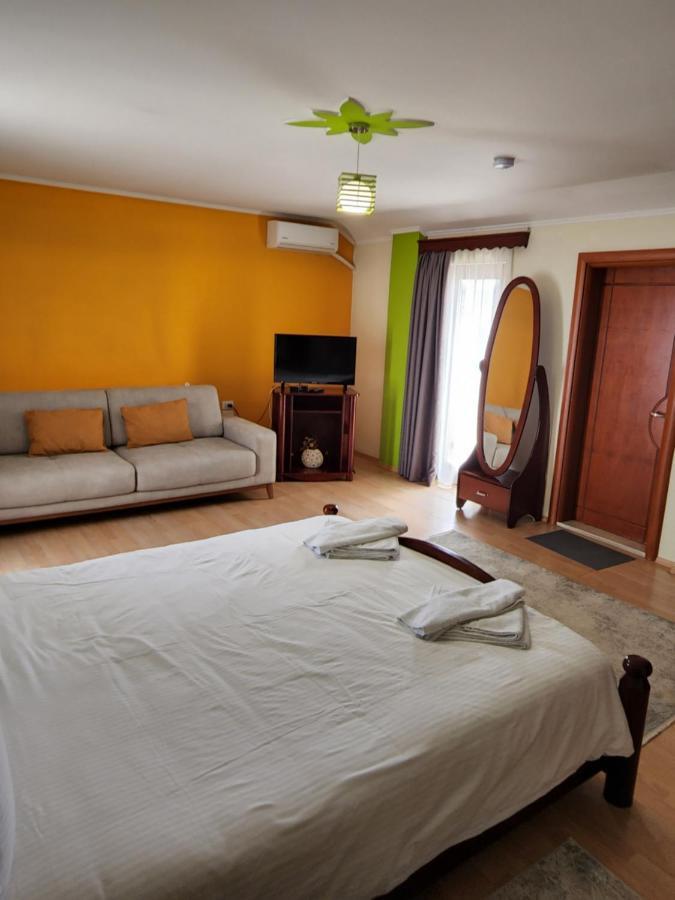 Guesthouse Bimbli Pogradec Esterno foto