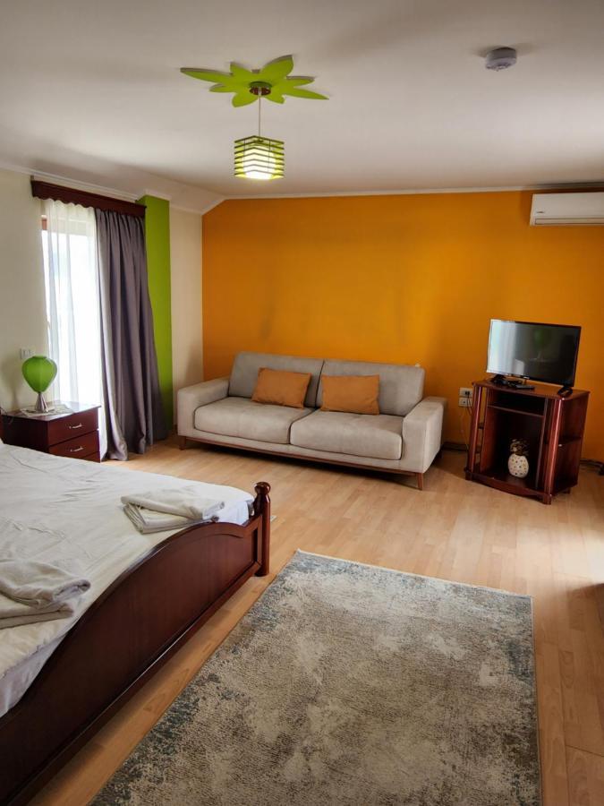 Guesthouse Bimbli Pogradec Esterno foto