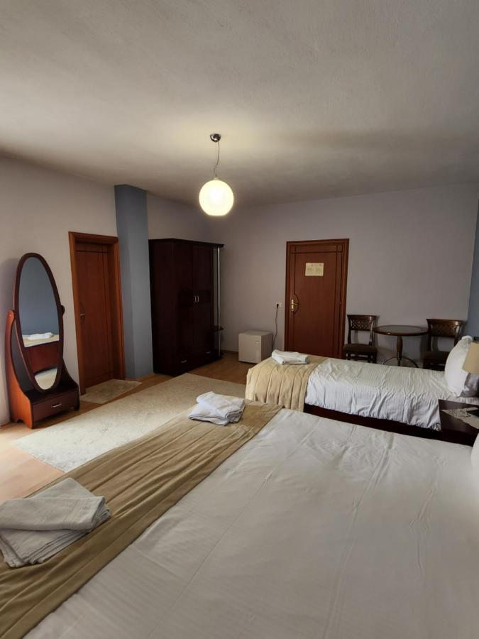 Guesthouse Bimbli Pogradec Esterno foto