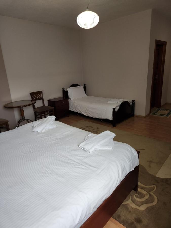 Guesthouse Bimbli Pogradec Esterno foto