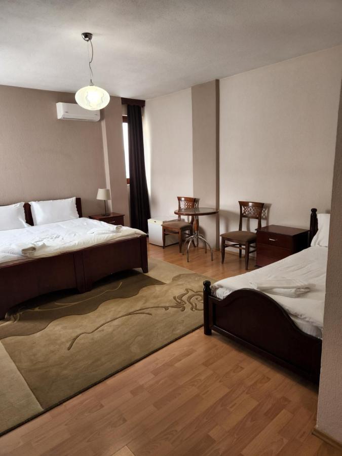 Guesthouse Bimbli Pogradec Esterno foto