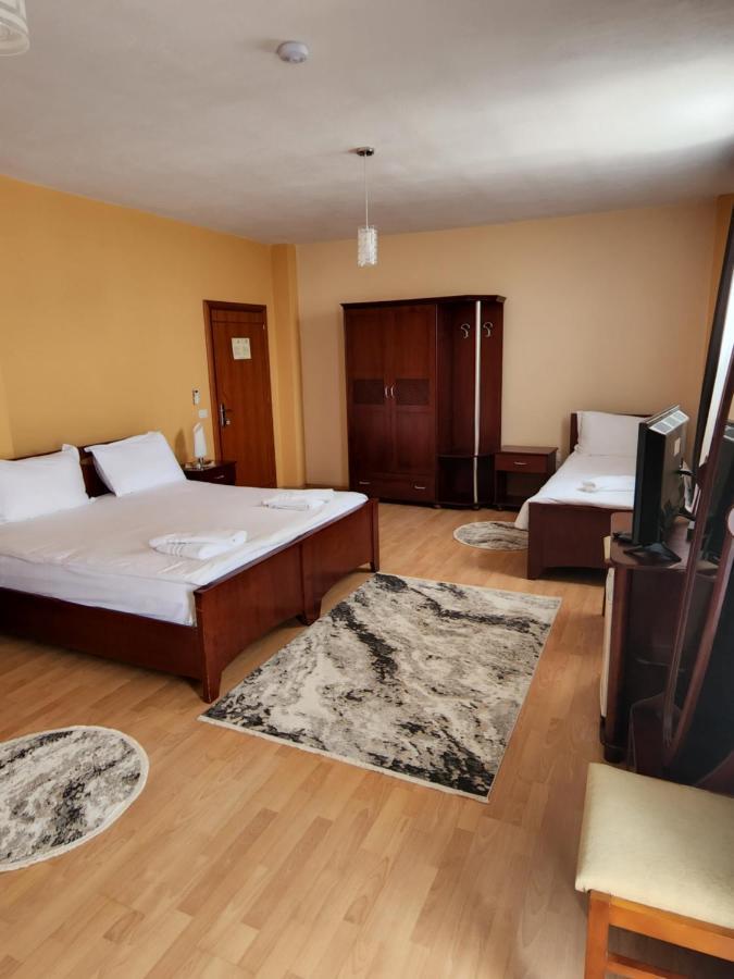 Guesthouse Bimbli Pogradec Esterno foto