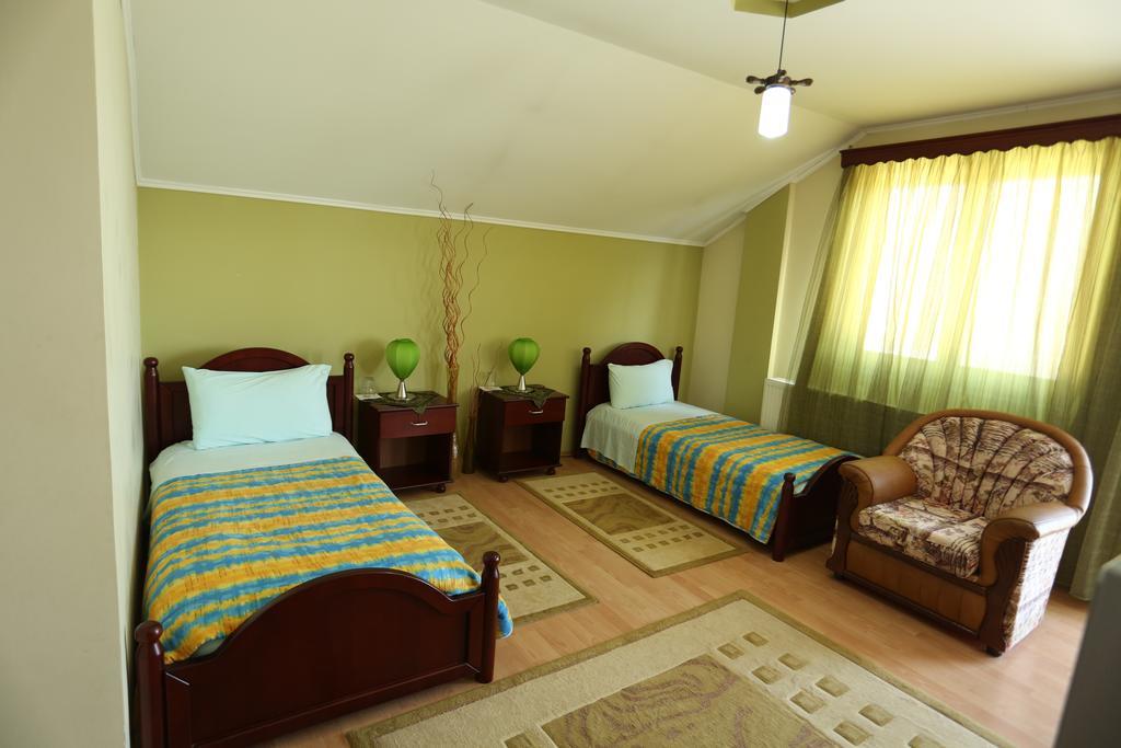 Guesthouse Bimbli Pogradec Esterno foto