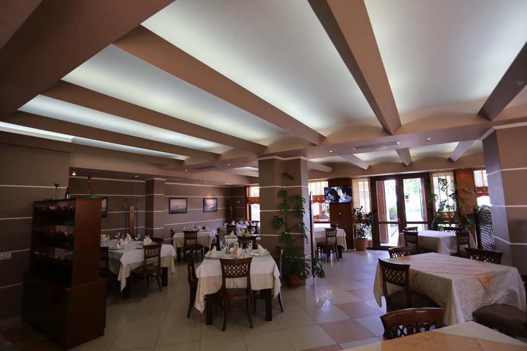 Guesthouse Bimbli Pogradec Esterno foto
