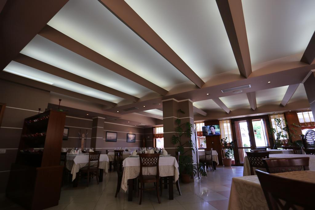 Guesthouse Bimbli Pogradec Esterno foto