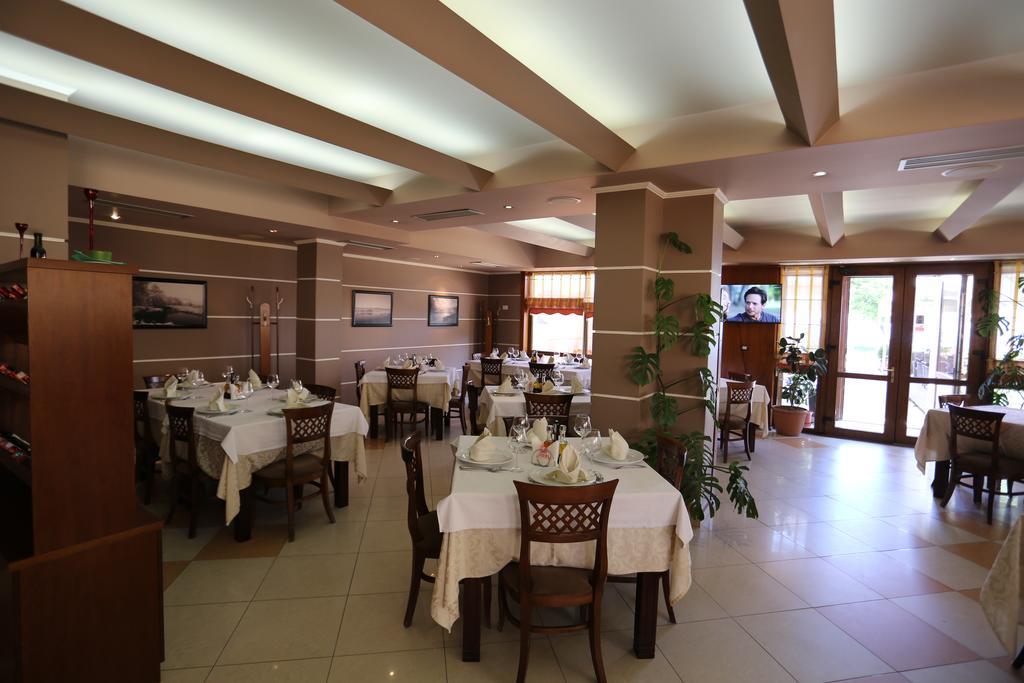 Guesthouse Bimbli Pogradec Esterno foto