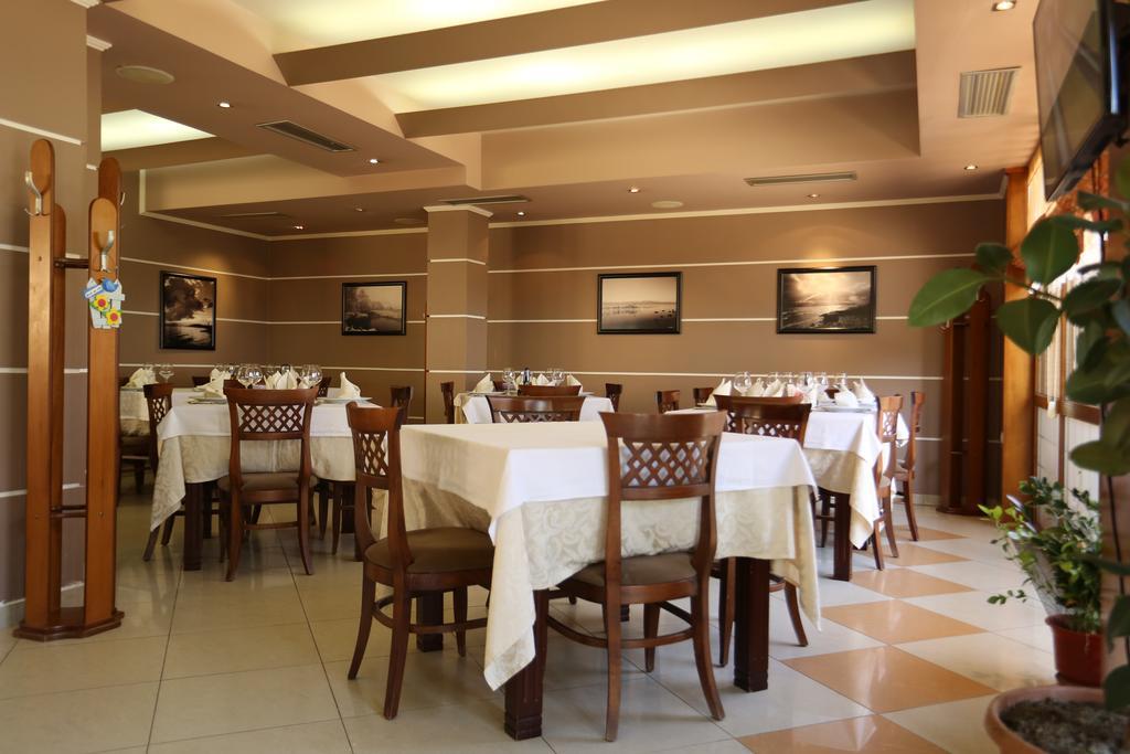 Guesthouse Bimbli Pogradec Esterno foto