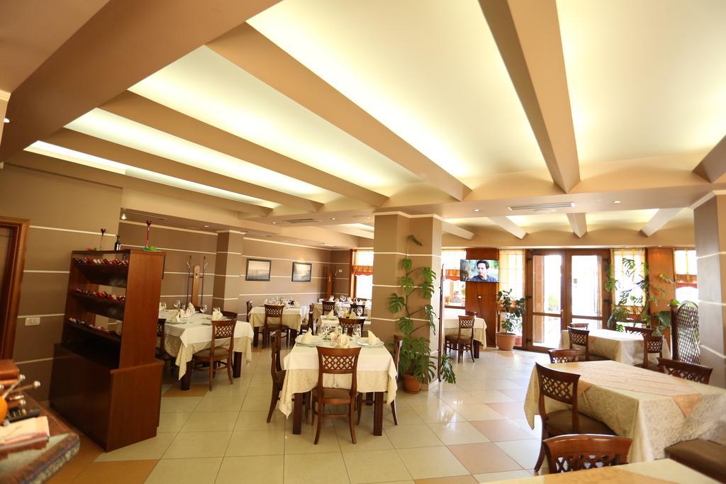 Guesthouse Bimbli Pogradec Esterno foto