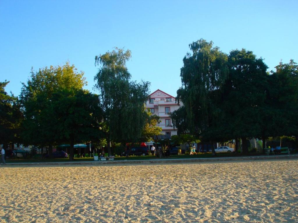 Guesthouse Bimbli Pogradec Esterno foto