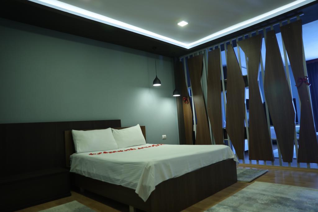 Guesthouse Bimbli Pogradec Esterno foto