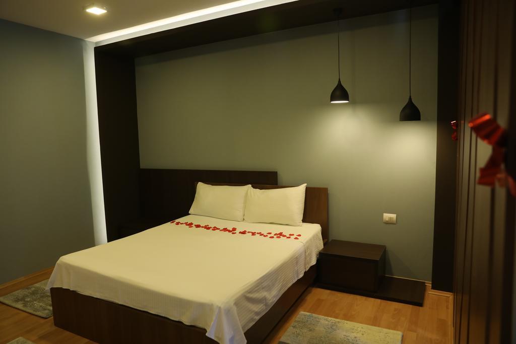 Guesthouse Bimbli Pogradec Esterno foto